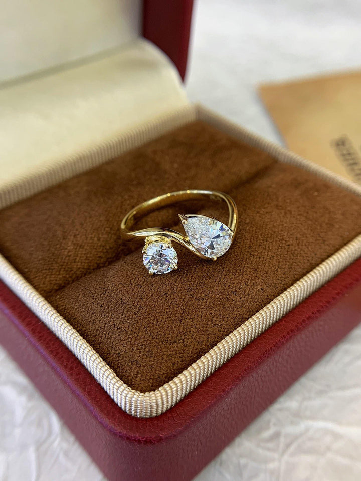 Impossible to Ignore Toi et Moi Pear & Round Ring